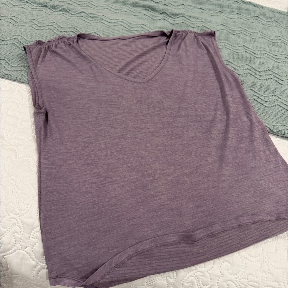 Women's Lululemon sleevless shirt